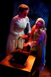 Audra Honaker as Annie Sullivan and Ellie Martin as Helen Keller